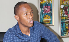 Peterson, un jeune homme qui fait un trait sur son handicap